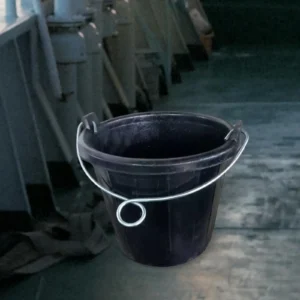 Rubber feed Bucket,Multifunctional Portable with Handle Feeder Container,Water Bucket for Goats Cattle Dog Horse Livestock